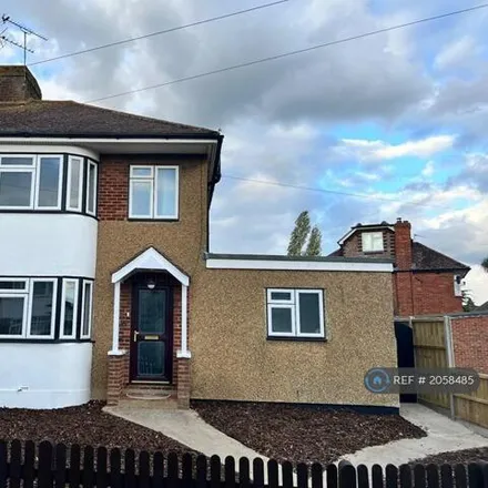 Rent this 4 bed duplex on unnamed road in Buckinghamshire, SL6 0PF