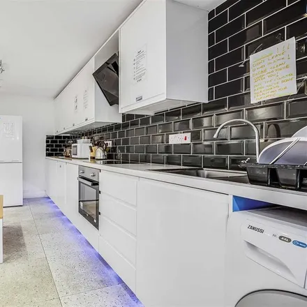 Rent this 5 bed apartment on 38 Evenwood Close in London, SW15 2DA
