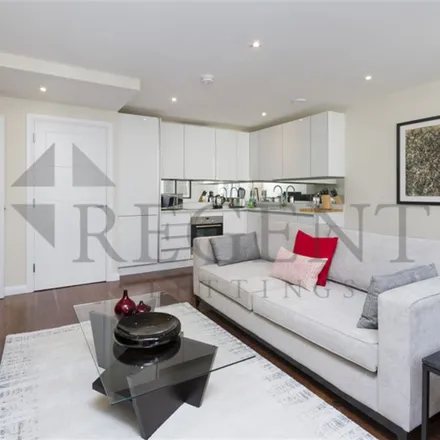 Rent this 2 bed apartment on Breams Buildings in Blackfriars, London