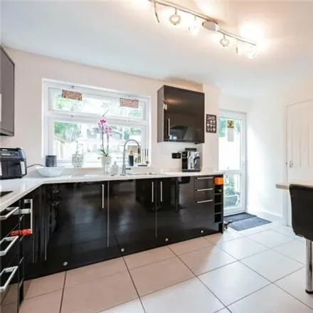 Image 3 - Copperfield Gardens, Brentwood, CM14 4UD, United Kingdom - Townhouse for sale