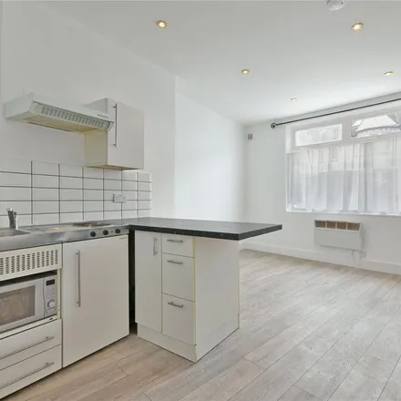 Rent this studio apartment on 8 Pellatt Grove in London, N22 5NP