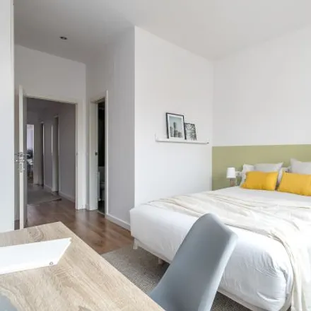 Rent this 2 bed room on Avinguda de la Riera de Cassoles in 56, 08012 Barcelona