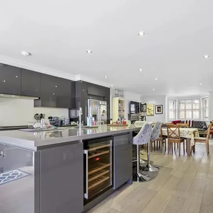 Rent this 5 bed duplex on Homefield Road in London, SW19 4QF