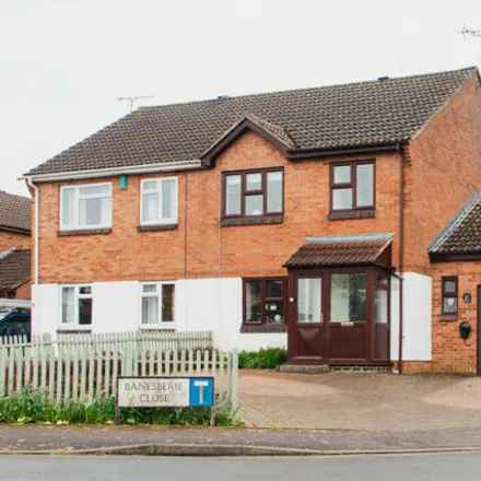 Buy this 4 bed duplex on Banesberie Close in Banbury, OX16 1YH
