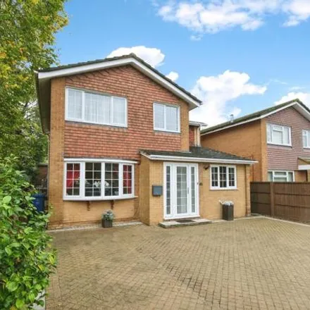 Buy this 5 bed house on Avebury in Easthampstead, RG12 8SQ