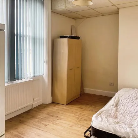 Image 8 - Sykes, Fitzwilliam Street, Huddersfield, HD1 5PP, United Kingdom - Apartment for rent
