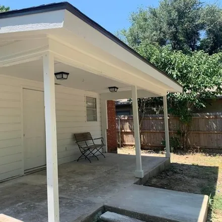 Image 3 - 500 Oak Street, Sanger, TX 76266, USA - House for rent