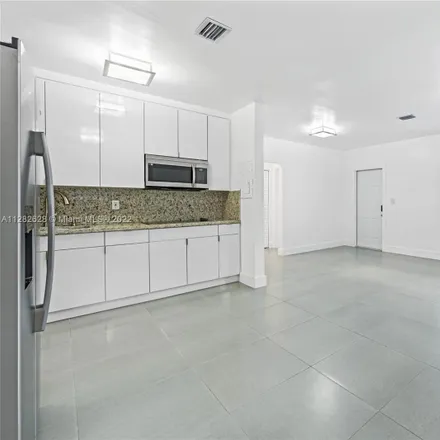 Image 6 - 905 Sharar Avenue, Opa-locka, FL 33054, USA - House for rent