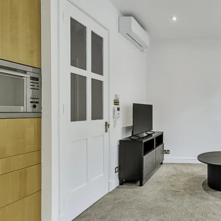 Rent this 1 bed apartment on Dexters in 66 Goodge Street, London