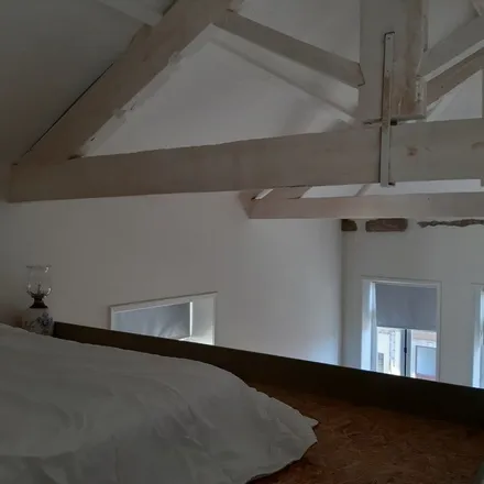 Rent this 1 bed apartment on Café Juvenil in Rua de São Roque da Lameira, 4300-409 Porto