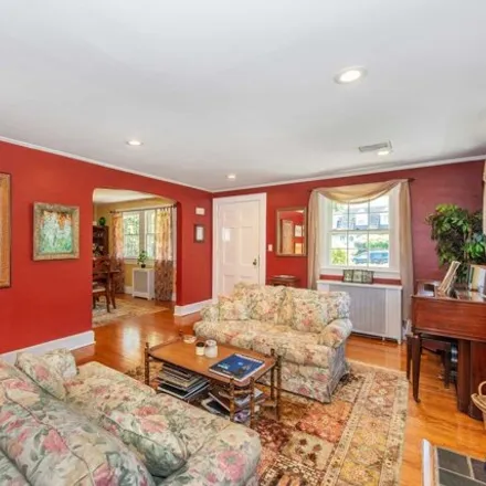 Image 9 - 3 Eton Pl, Glen Rock, New Jersey, 07452 - House for sale