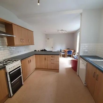 Image 3 - Queens Terrace, Newcastle upon Tyne, NE2 2PJ, United Kingdom - House for rent