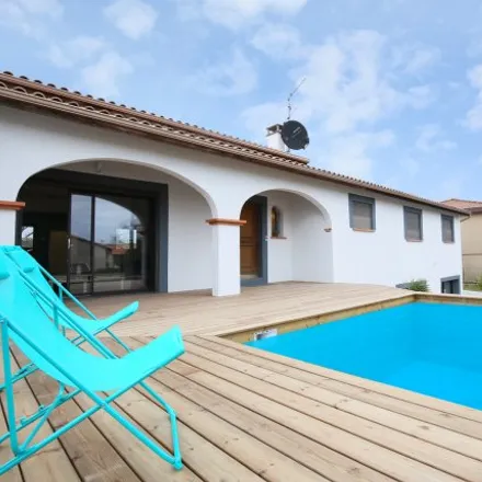 Rent this 5 bed room on Toulouse in Saint-Simon, FR