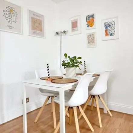 Image 2 - Hendon Way, Cricklewood Lane, Childs Hill, London, NW2 1HR, United Kingdom - Apartment for sale