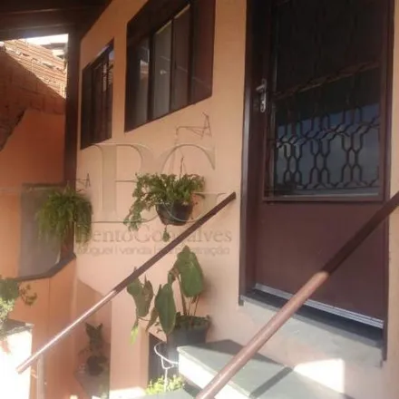 Buy this 4 bed house on Rua das Azaléias in Jardim São Paulo, Poços de Caldas - MG