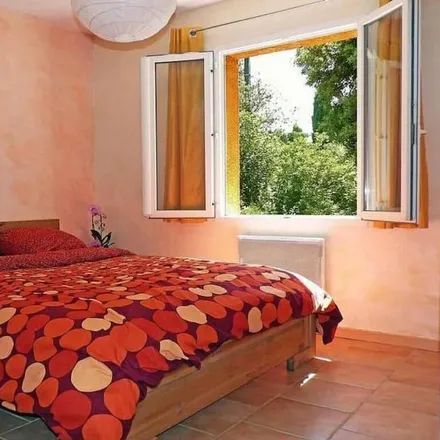 Rent this 3 bed house on Chemin de l'Ancienne Gare in 30700 Uzès, France