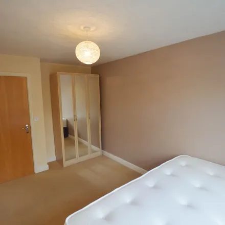 Image 2 - Oxclose Park Gardens, Sheffield, S20 8GR, United Kingdom - Apartment for rent