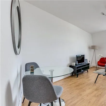 Image 3 - 86 Lillie Road, London, SW6 1TL, United Kingdom - Apartment for rent