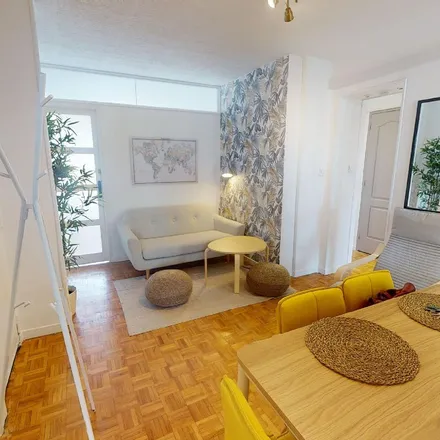 Image 2 - 215 Boulevard Chave, 13004 4e Arrondissement, France - Apartment for rent