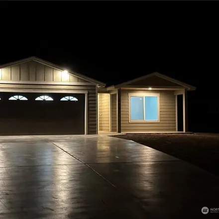 Buy this 3 bed house on 498 Cherry Lane Southwest in Desert Aire, Grant County