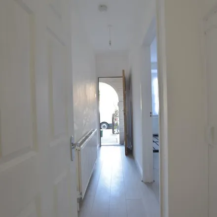 Image 5 - Tower Gardens Road, London, N17 7PH, United Kingdom - Townhouse for rent