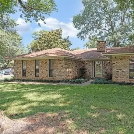 Rent this 3 bed house on 2818 Loriwood Drive in Dogwood Hills, Bossier Parish