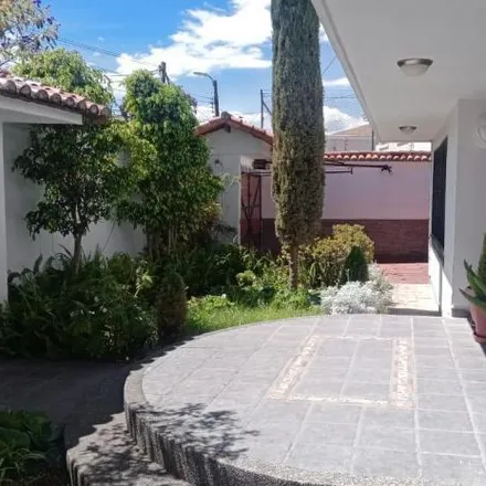 Buy this 6 bed house on Casa5 in Cometas, 170804