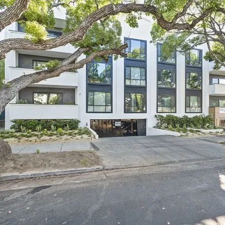 Rent this 2 bed apartment on 3rd Court in Santa Monica, CA 90401