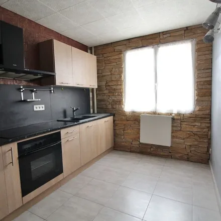 Rent this 3 bed apartment on Allée des Corviottes in 21240 Talant, France