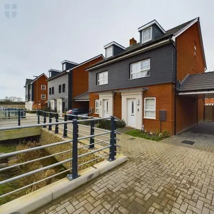 Buy this 4 bed townhouse on Limehouse Road in Buckinghamshire, HP22 7EA