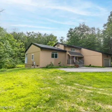 Buy this 3 bed house on 994 Hatlee Rd in Ballston Lake, New York