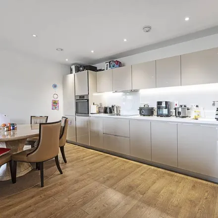 Rent this 3 bed apartment on Banbury Point in 1 Cording Street, Bow Common