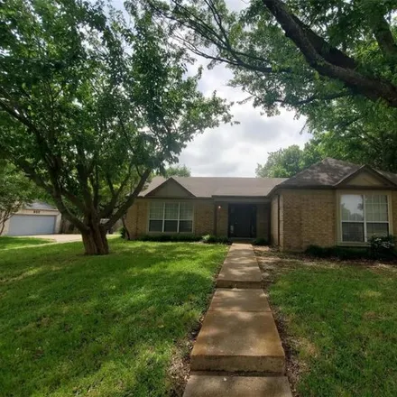 Rent this 4 bed house on 828 Eagle Drive in DeSoto, TX 75115