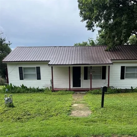 Buy this 2 bed house on 117 East Elmwood Avenue in Morris, Okmulgee County