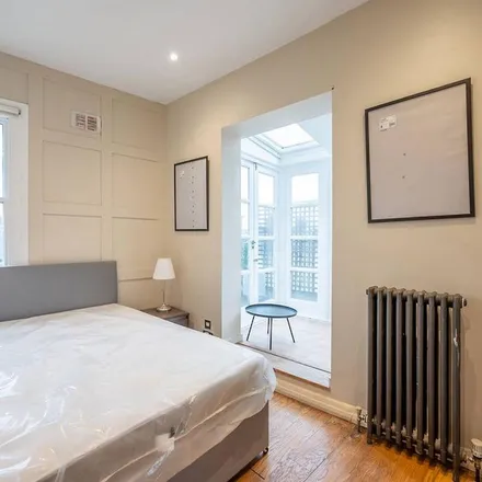 Rent this 1 bed apartment on Queenstown Road in London, SW8 3SB