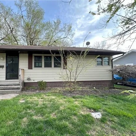 Buy this 2 bed house on 2555 East Sheridan Avenue in Des Moines, IA 50317