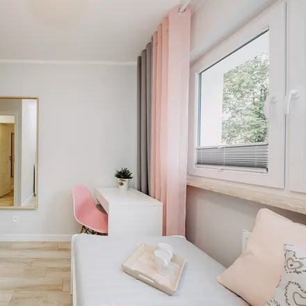 Rent this 5 bed room on Władysława Broniewskiego 95 in 01-876 Warsaw, Poland
