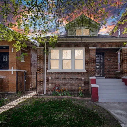 Image 2 - 8714 South Saginaw Avenue, Chicago, IL 60617, USA - House for sale