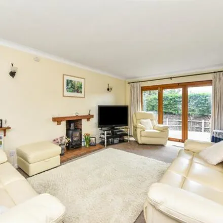 Image 2 - Pennels Close, Liphook, N/a - House for sale