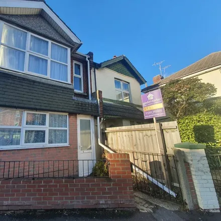 Rent this studio apartment on 351 in 353 Holdenhurst Road, Bournemouth