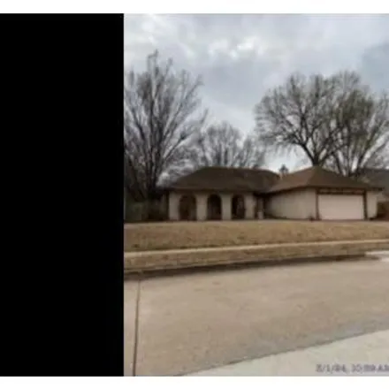 Buy this 3 bed house on 898 West Glenwood Street in Broken Arrow, OK 74011