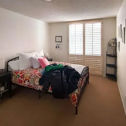 Rent this 2 bed townhouse on 945 14th Street in Santa Monica, CA 90403