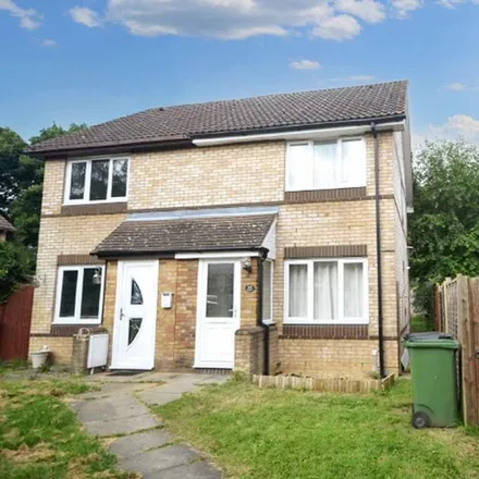 Rent this 2 bed duplex on A1081 in London Colney, AL2 1JN