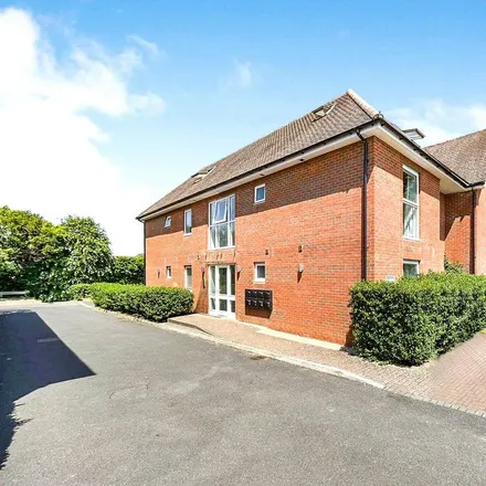 Rent this 2 bed apartment on Craven Road in Newbury, RG14 5NS