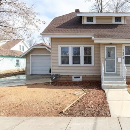 Buy this 2 bed house on 1056 North Bennett Street in Appleton, WI 54914