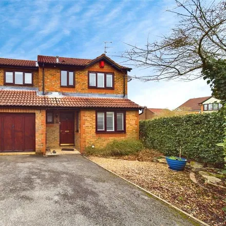 Rent this 4 bed house on Lamden Way in Burghfield Common, RG7 3LZ