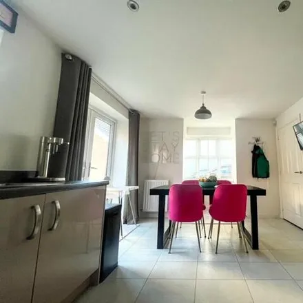 Image 7 - 23 High Six Gardens, Patchway, BS34 5SS, United Kingdom - House for sale