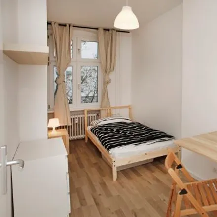 Rent this 4 bed room on Reisebank in Müllerstraße 30, 13353 Berlin