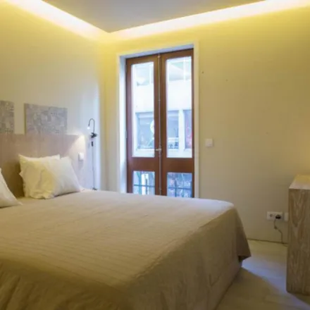 Rent this 3 bed room on Rua da Boavista 538 in 4050-049 Porto, Portugal