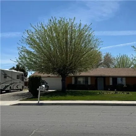 Buy this 3 bed house on 13999 Live Oak Street in North Star Ranch, Hesperia